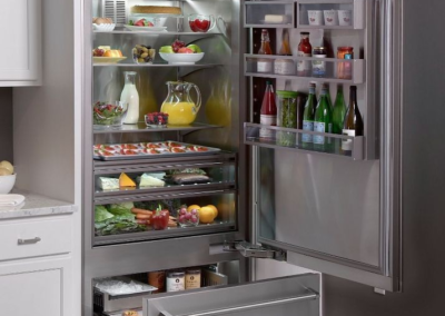 Sleek, efficient, and designed with you in mind, our single door bottom freezer refrigerator combines modern style with practical convenience. Enjoy easy access to your fresh foods at eye level while keeping your frozen goods neatly organized below.